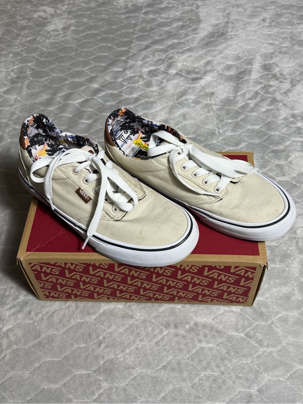 Vans Atwood Deluxe Aloha Canvas Sneakers Oatmeal White Men’s 8 w/ Box